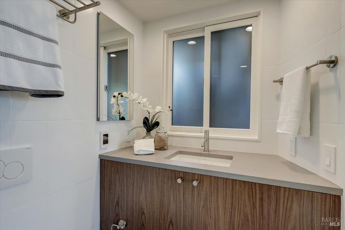 Detail Gallery Image 19 of 26 For 11 Commodore Marina Unkn, Mill Valley,  CA 94941 - 4 Beds | 4 Baths