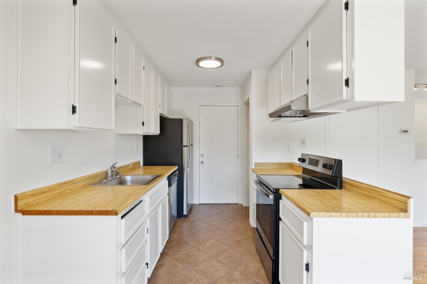 Detail Gallery Image 19 of 49 For 19 Shannon Ct, Novato,  CA 94949 - – Beds | – Baths