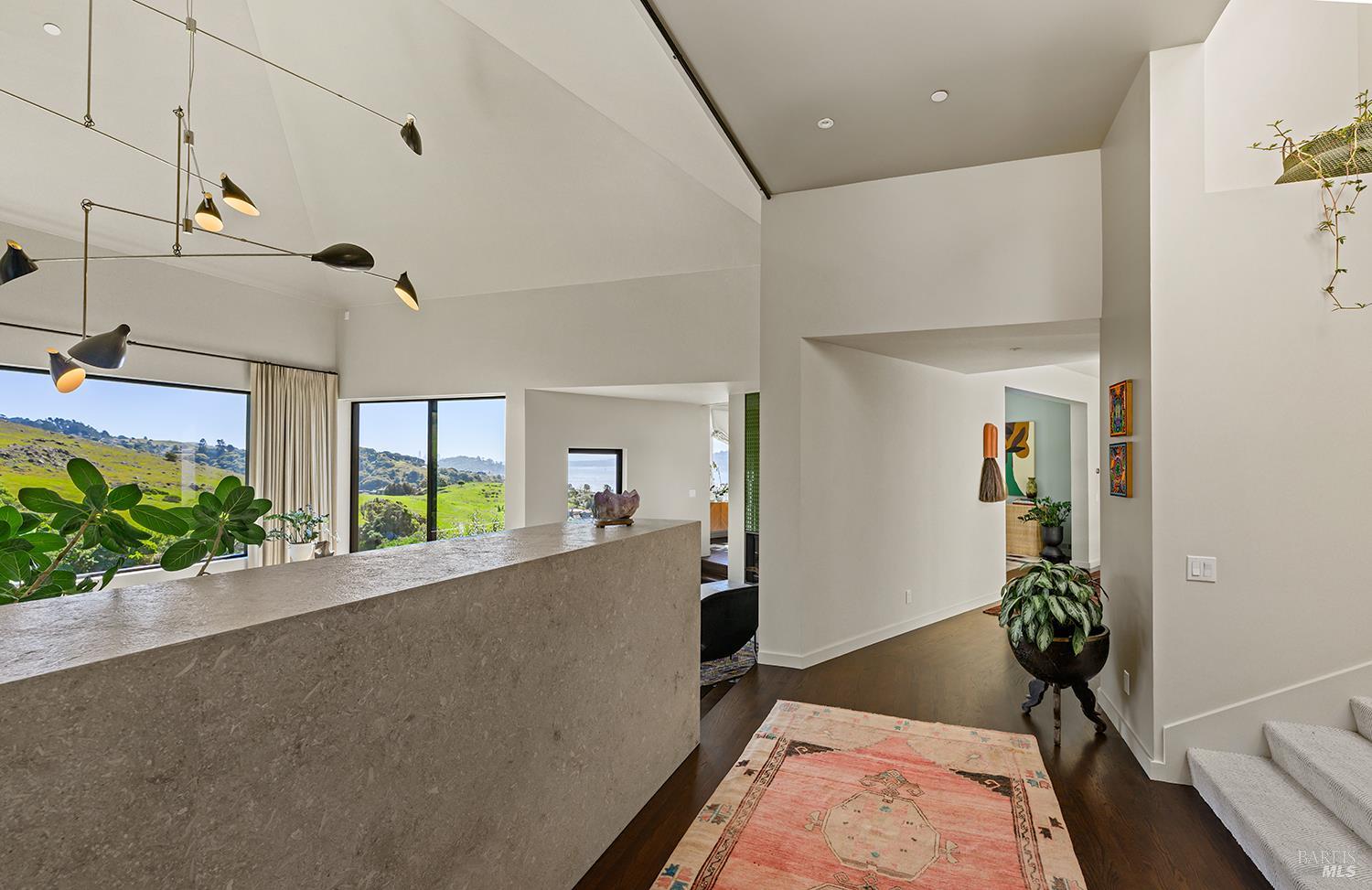 Detail Gallery Image 34 of 69 For 8 Mariposa Ct, Tiburon,  CA 94920 - 4 Beds | 5/2 Baths