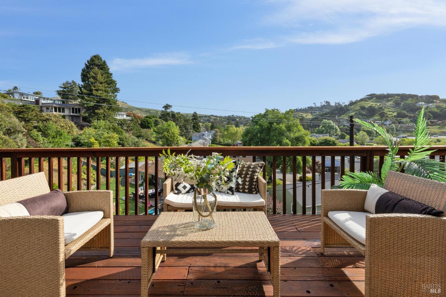 Detail Gallery Image 2 of 37 For 22 North Terrace Unkn, Tiburon,  CA 94920 - 3 Beds | 2 Baths