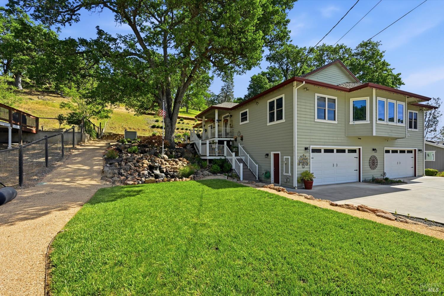 Detail Gallery Image 4 of 56 For 19614 Mountain Mdws, Hidden Valley Lake,  CA 95467 - 4 Beds | 3 Baths