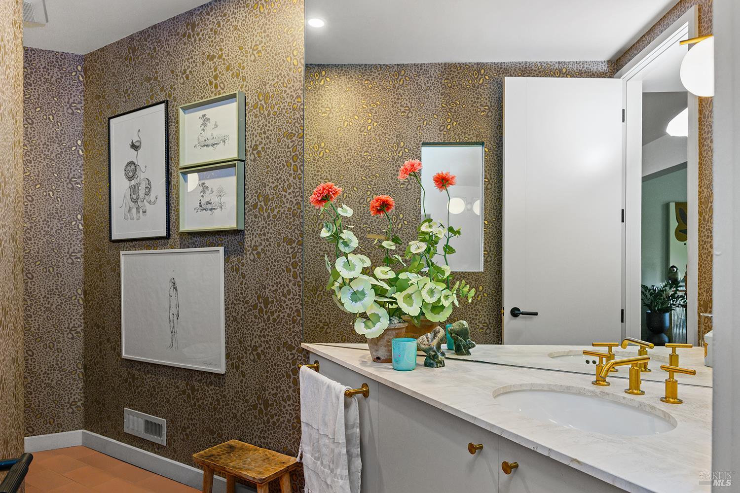 Detail Gallery Image 35 of 69 For 8 Mariposa Ct, Tiburon,  CA 94920 - 4 Beds | 5/2 Baths