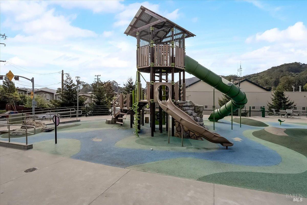 Detail Gallery Image 23 of 26 For 11 Commodore Marina Unkn, Mill Valley,  CA 94941 - 4 Beds | 4 Baths