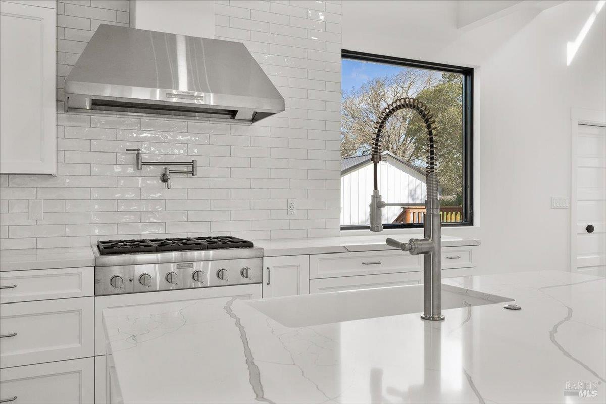 Detail Gallery Image 19 of 74 For 127 Pleasant Ave, Santa Rosa,  CA 95403 - 4 Beds | 4 Baths