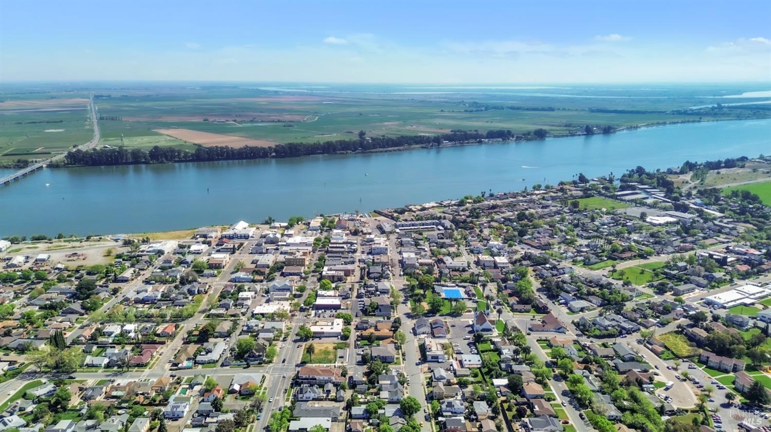 Detail Gallery Image 4 of 36 For 514 Montezuma St, Rio Vista,  CA 94571 - 2 Beds | 2 Baths