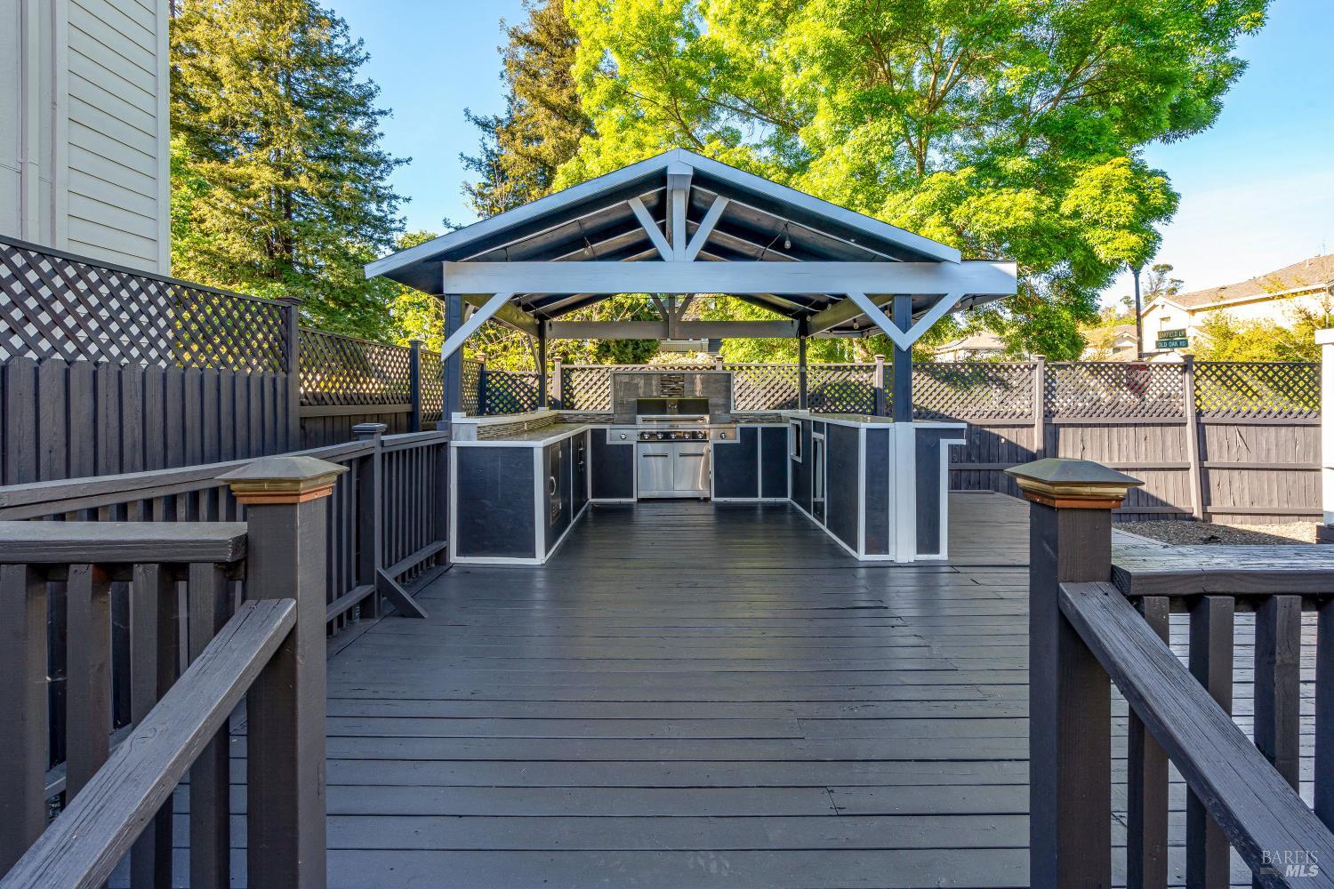 Detail Gallery Image 30 of 34 For 8843 Oakfield Ln, Windsor,  CA 95492 - 4 Beds | 2/1 Baths