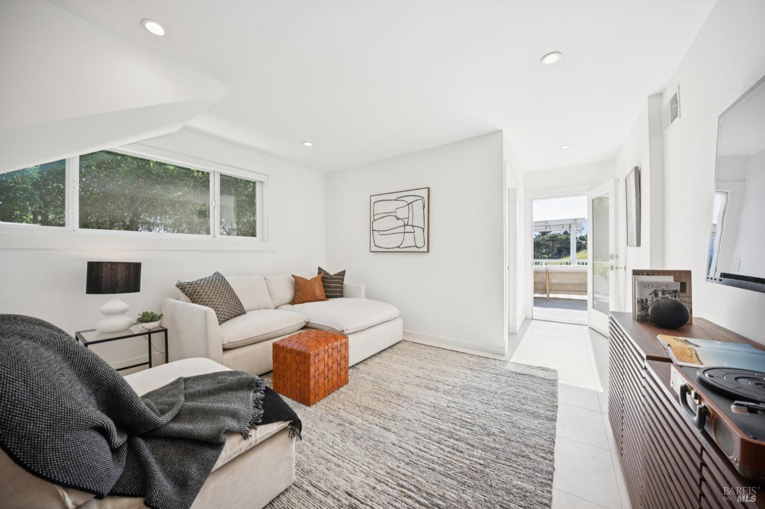 Detail Gallery Image 30 of 48 For 65 Valley View Ave, San Rafael,  CA 94901 - 5 Beds | 5 Baths