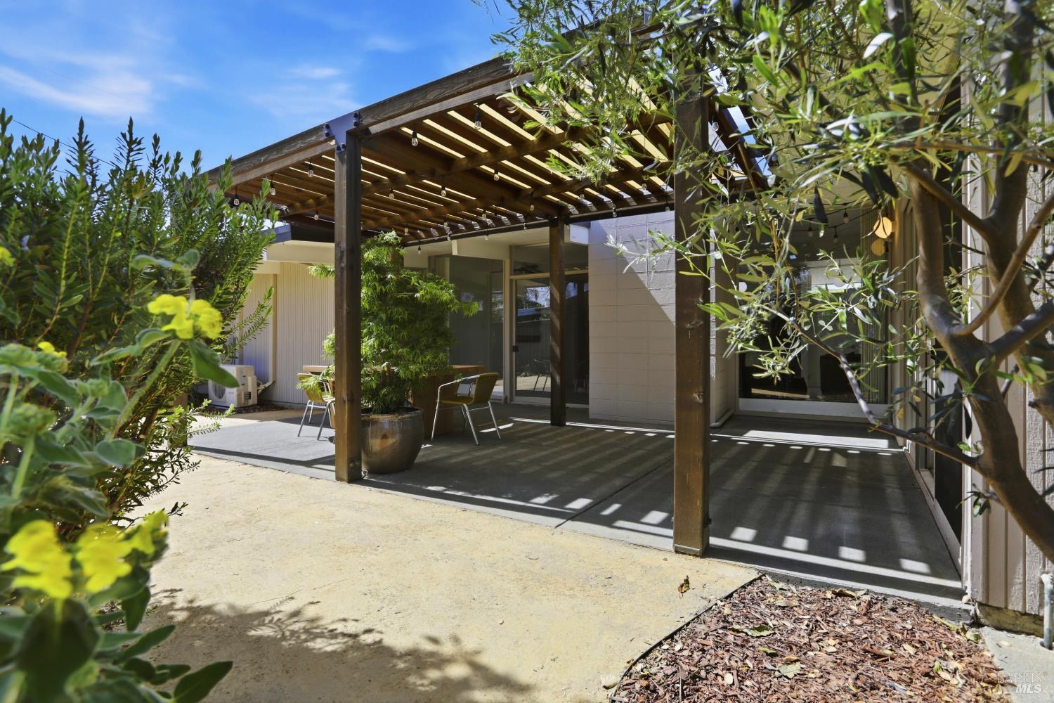 Detail Gallery Image 23 of 26 For 656 Bamboo Ter, San Rafael,  CA 94903 - 3 Beds | 2 Baths