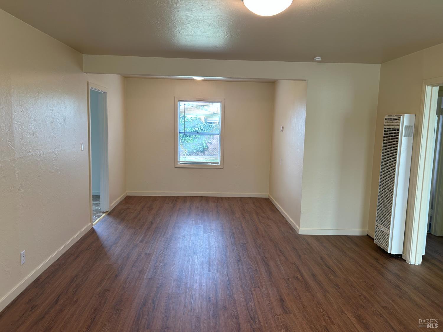 Detail Gallery Image 3 of 17 For 901 Humboldt St, Vallejo,  CA 94591 - 2 Beds | 2 Baths