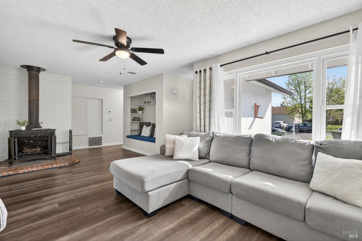 Detail Gallery Image 10 of 34 For 9865 Sunray Pl, Windsor,  CA 95492 - 3 Beds | 1/1 Baths