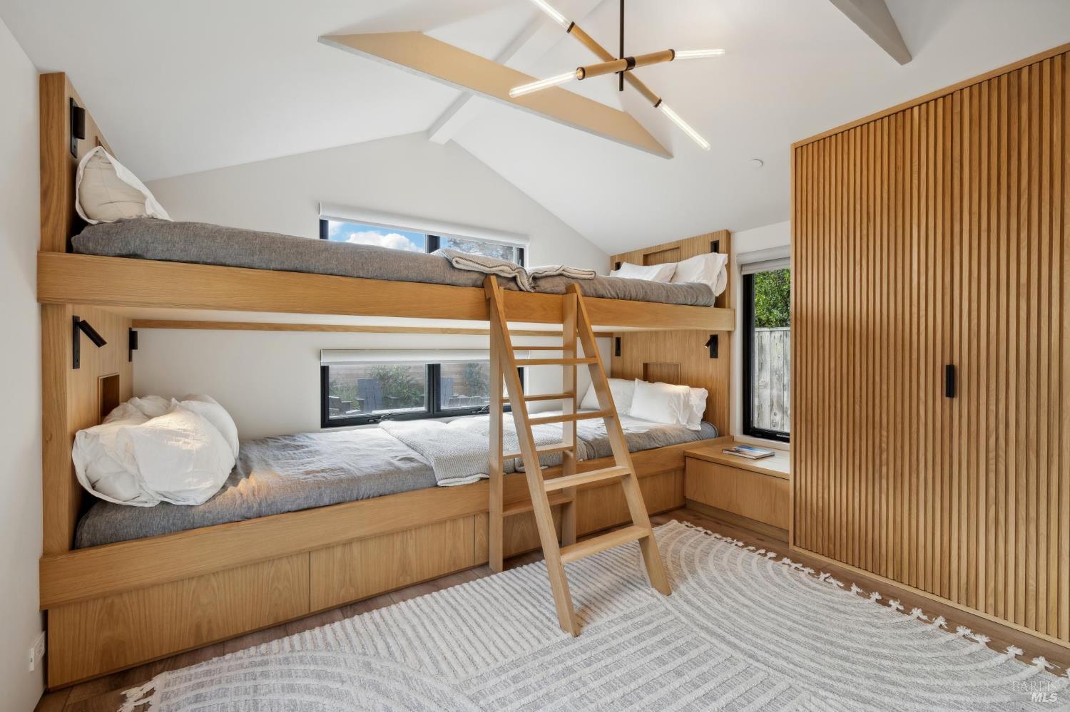 Detail Gallery Image 45 of 63 For 297 Seadrift Rd, Stinson Beach,  CA 94970 - 3 Beds | 2 Baths