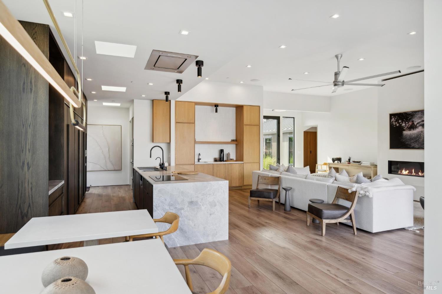 Detail Gallery Image 4 of 63 For 297 Seadrift Rd, Stinson Beach,  CA 94970 - 3 Beds | 2 Baths