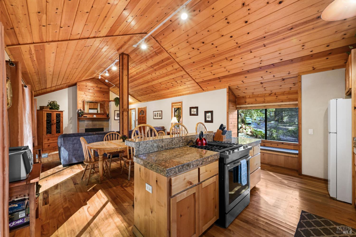 Detail Gallery Image 15 of 36 For 9 Huckleberry Hts, Cazadero,  CA 95421 - 1 Beds | 1 Baths