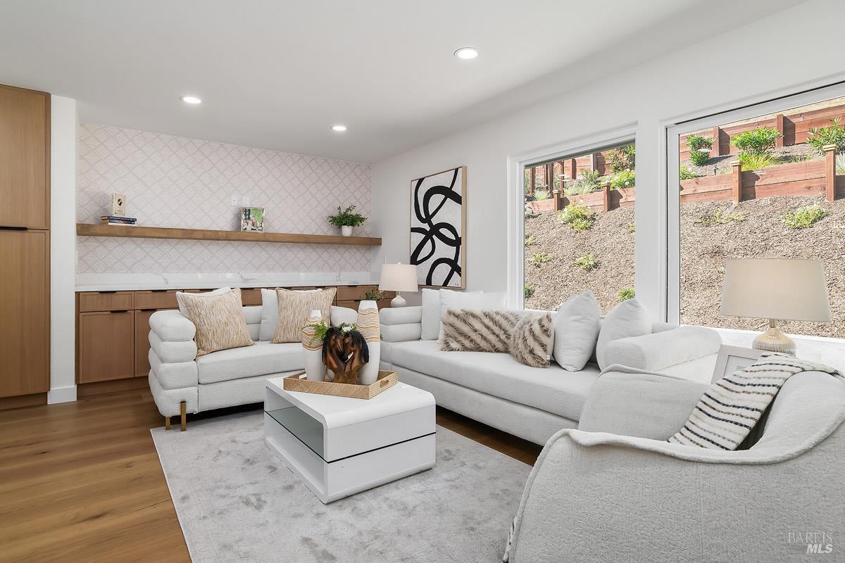 Detail Gallery Image 32 of 93 For 36 Capilano Dr, Novato,  CA 94949 - 5 Beds | 4/1 Baths