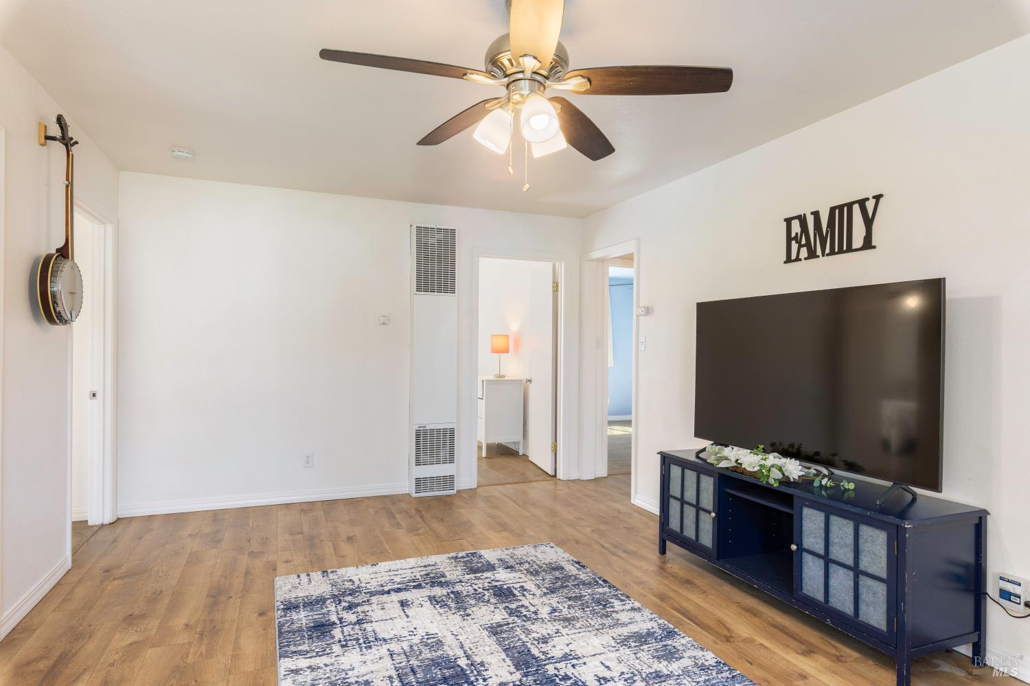 Detail Gallery Image 6 of 34 For 13780 Mountain House Rd, Hopland,  CA 95449 - 3 Beds | 1 Baths