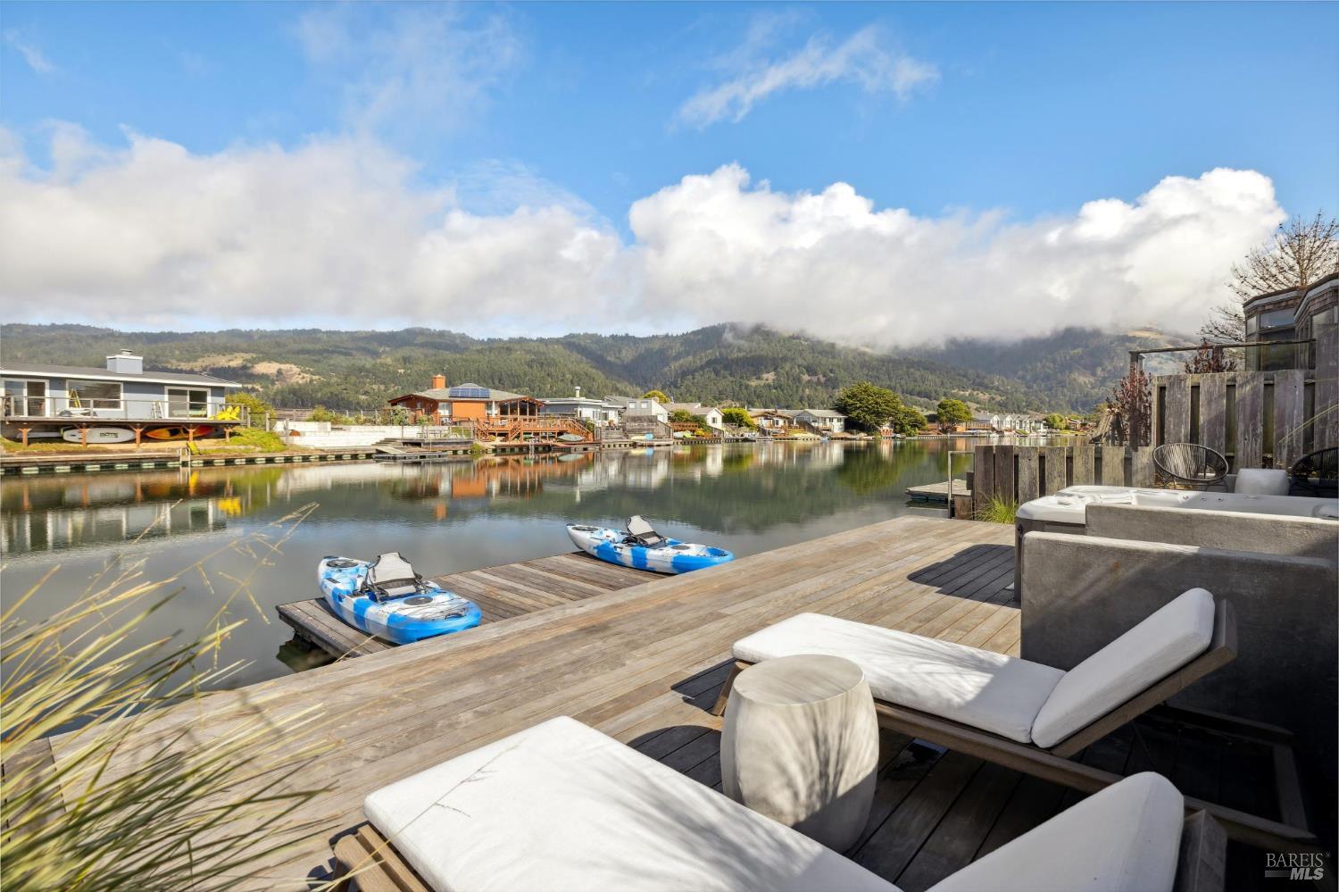 Detail Gallery Image 18 of 63 For 297 Seadrift Rd, Stinson Beach,  CA 94970 - 3 Beds | 2 Baths