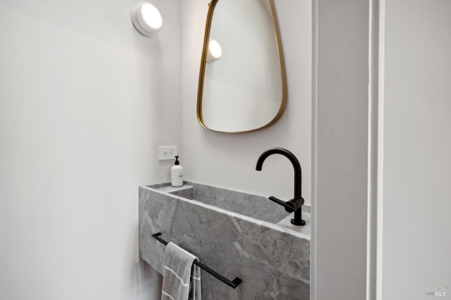 Detail Gallery Image 13 of 63 For 297 Seadrift Rd, Stinson Beach,  CA 94970 - 3 Beds | 2 Baths