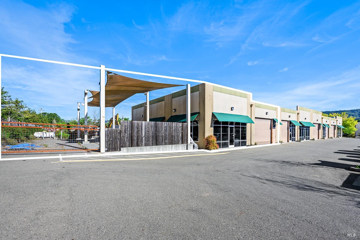 Detail Gallery Image 10 of 26 For 595 Santana Dr #E,  Cloverdale,  CA 95425 - – Beds | – Baths