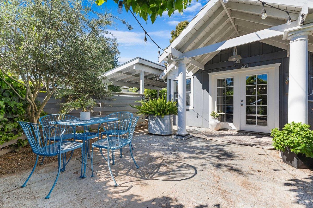 821 Prince Avenue photo 2