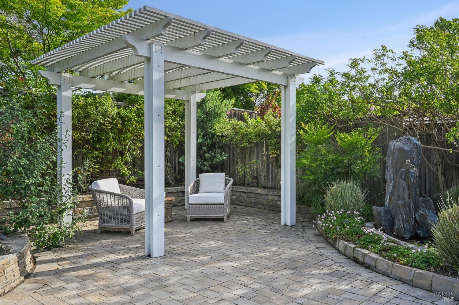 Detail Gallery Image 32 of 46 For 30 Rollingwood Dr, San Rafael,  CA 94901 - 3 Beds | 2 Baths