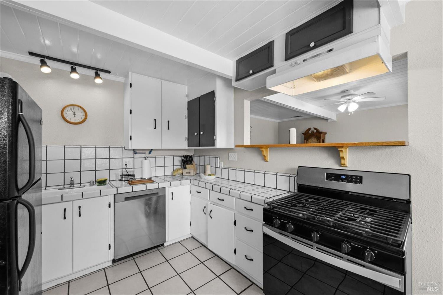 Detail Gallery Image 14 of 46 For 19 Wharf Dr, Pittsburg,  CA 94565 - 2 Beds | 1/1 Baths