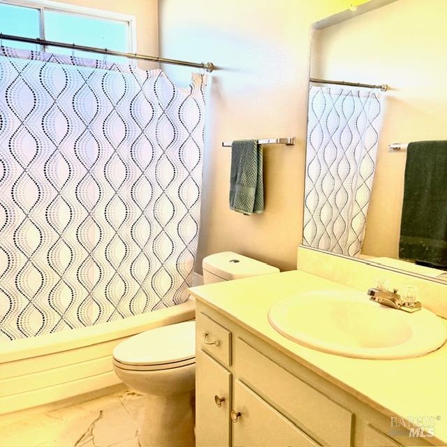 Detail Gallery Image 4 of 11 For 12 Glengreen St, Santa Rosa,  CA 95409 - 2 Beds | 2 Baths