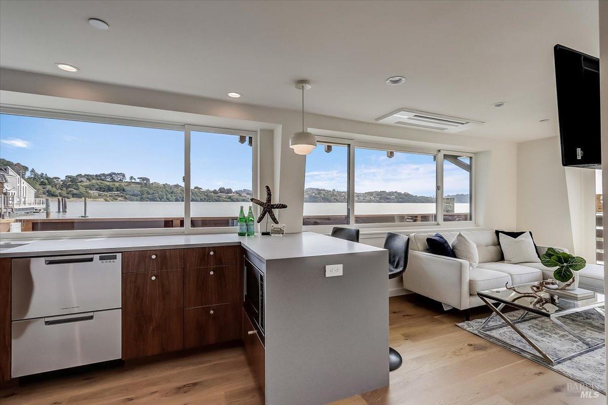 Detail Gallery Image 10 of 26 For 11 Commodore Marina Unkn, Mill Valley,  CA 94941 - 4 Beds | 4 Baths