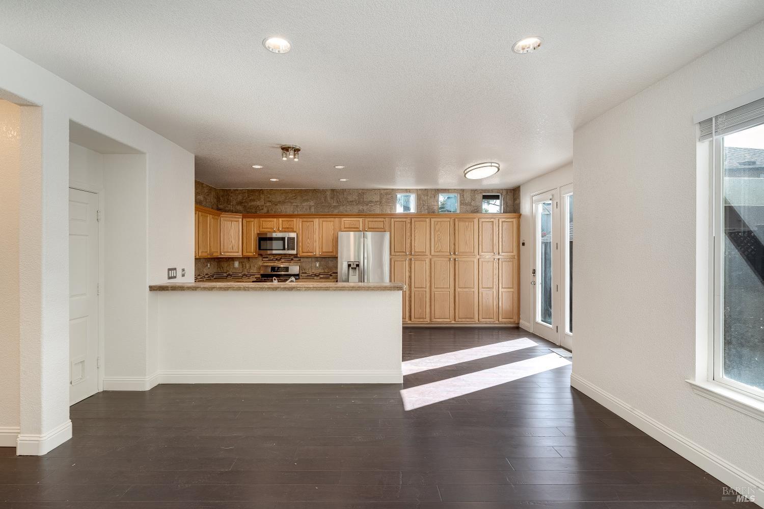 Detail Gallery Image 12 of 34 For 8843 Oakfield Ln, Windsor,  CA 95492 - 4 Beds | 2/1 Baths