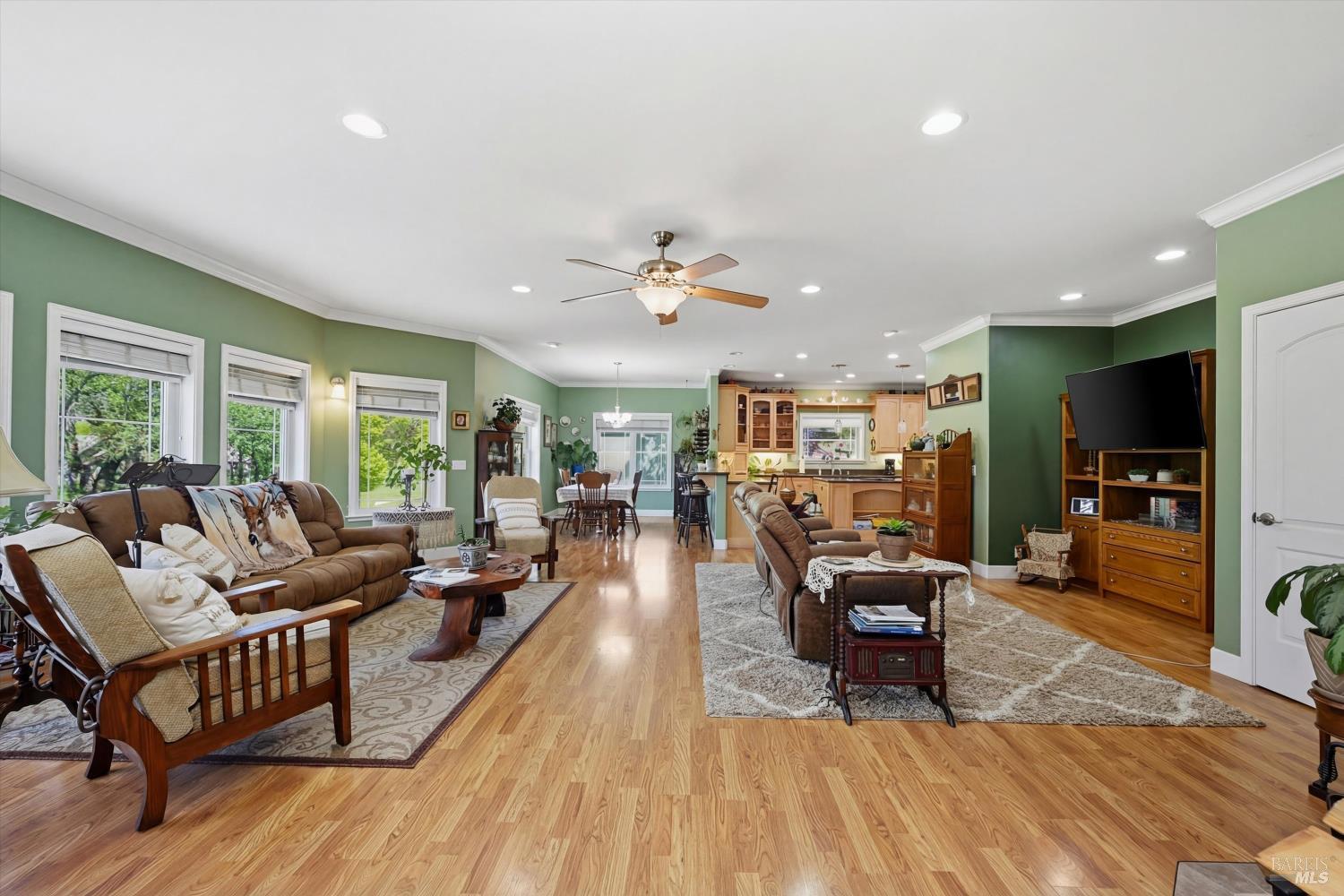 Detail Gallery Image 10 of 56 For 19614 Mountain Mdws, Hidden Valley Lake,  CA 95467 - 4 Beds | 3 Baths