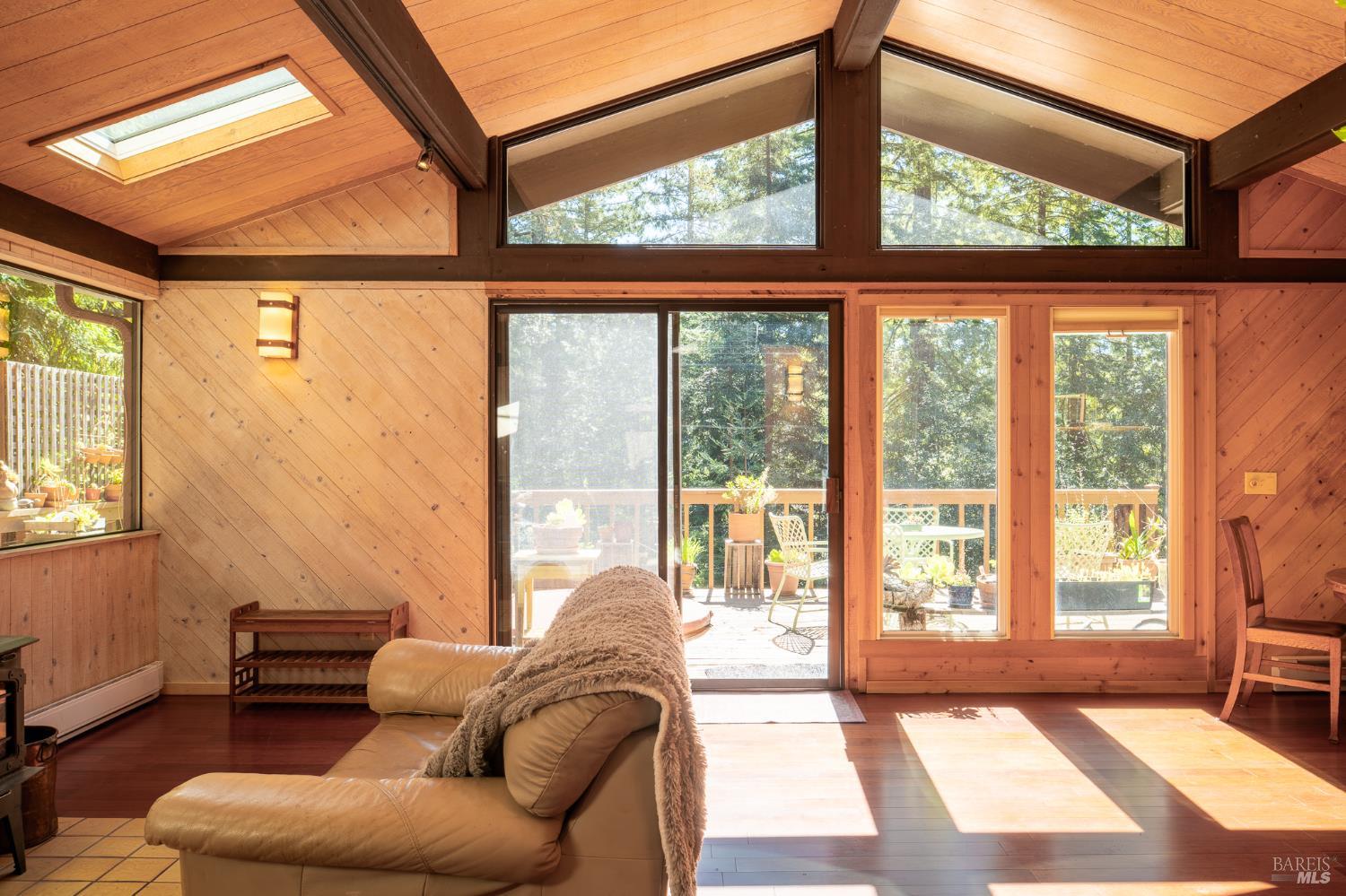 Detail Gallery Image 8 of 28 For 45516 Sunset Dr, Gualala,  CA 95445 - 2 Beds | 1 Baths