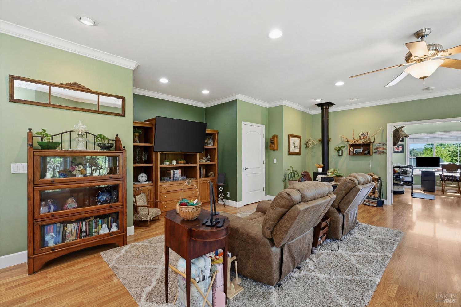 Detail Gallery Image 20 of 56 For 19614 Mountain Mdws, Hidden Valley Lake,  CA 95467 - 4 Beds | 3 Baths