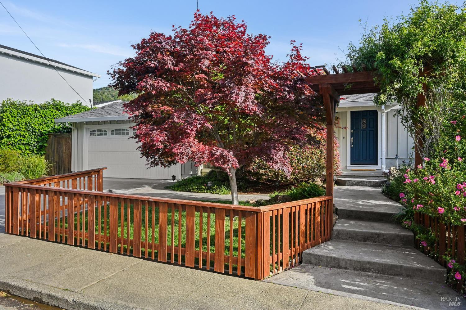 Detail Gallery Image 4 of 46 For 30 Rollingwood Dr, San Rafael,  CA 94901 - 3 Beds | 2 Baths