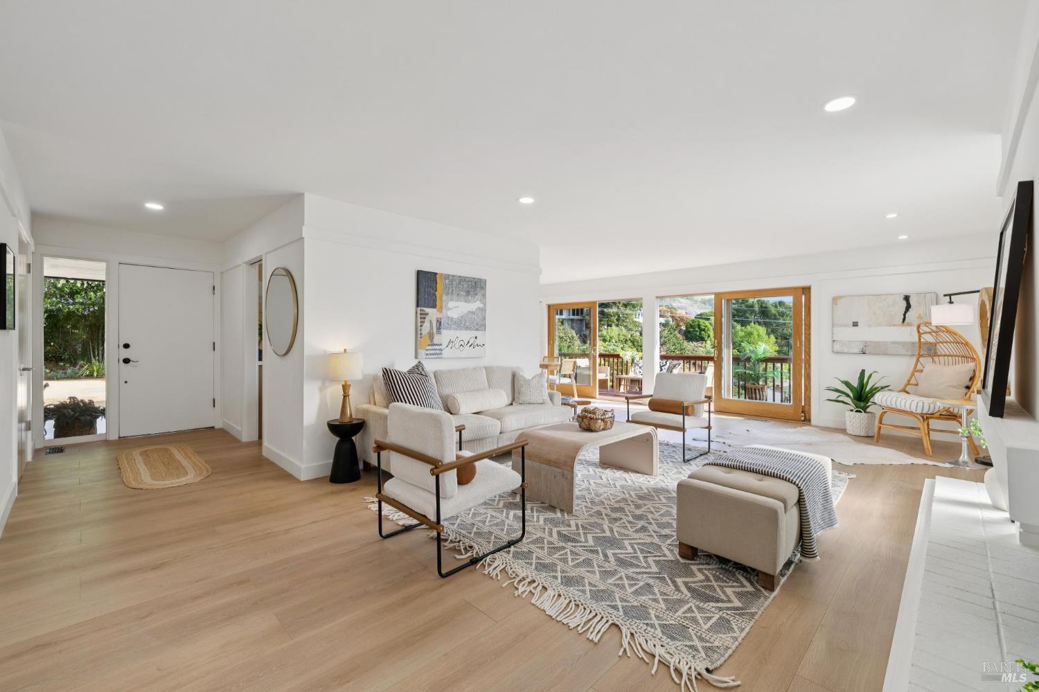 Detail Gallery Image 3 of 37 For 22 North Terrace Unkn, Tiburon,  CA 94920 - 3 Beds | 2 Baths