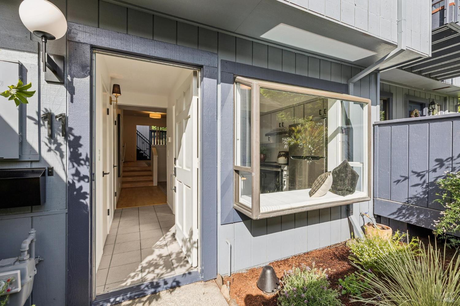 Detail Gallery Image 9 of 62 For 11 Love Ct, Fairfax,  CA 94930 - 2 Beds | 2/1 Baths