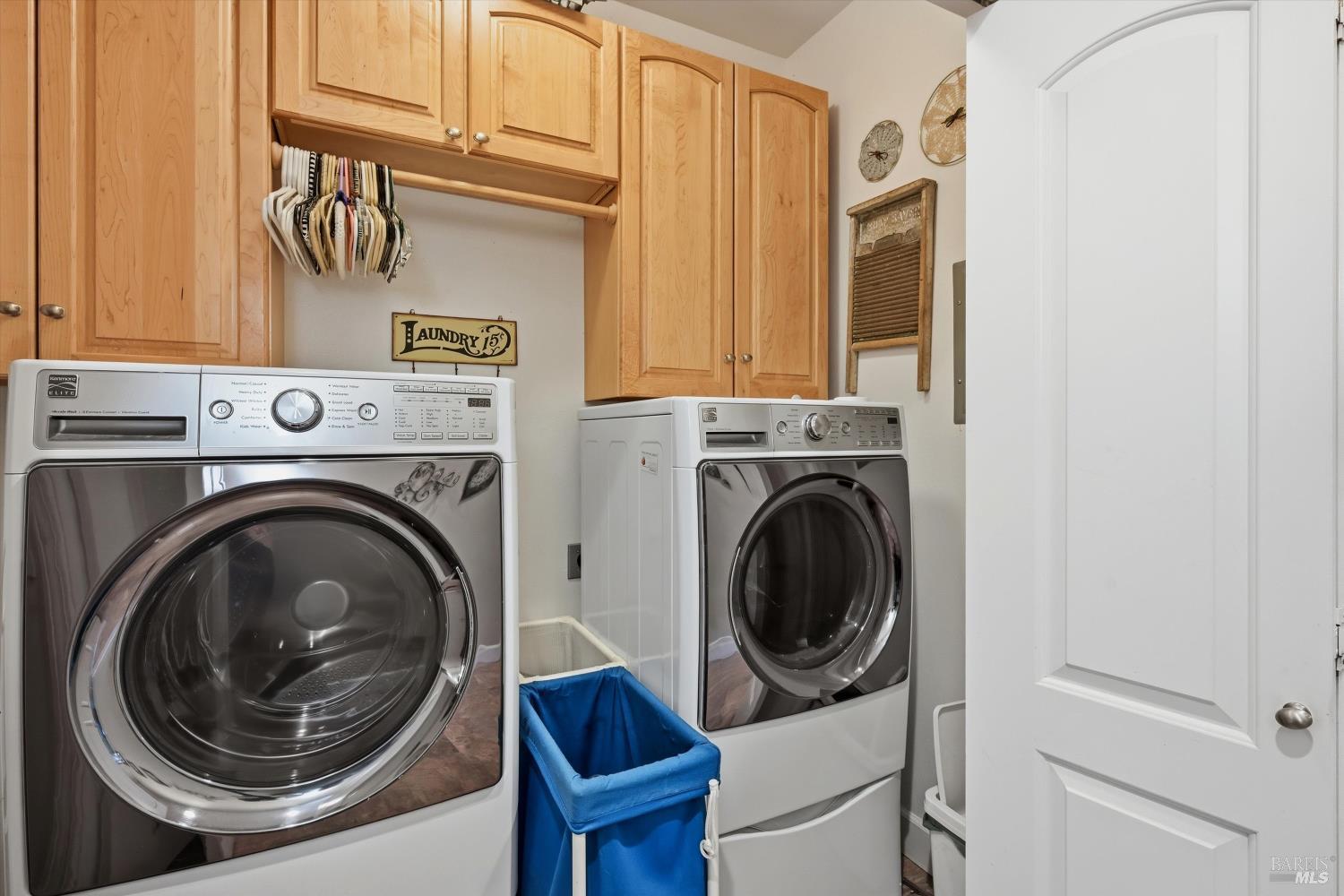 Detail Gallery Image 37 of 56 For 19614 Mountain Mdws, Hidden Valley Lake,  CA 95467 - 4 Beds | 3 Baths