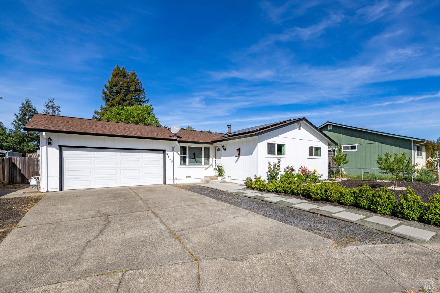 Detail Gallery Image 3 of 34 For 9865 Sunray Pl, Windsor,  CA 95492 - 3 Beds | 1/1 Baths