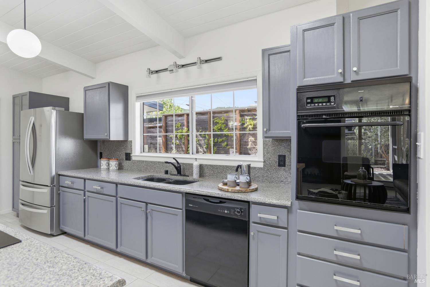 Detail Gallery Image 12 of 26 For 656 Bamboo Ter, San Rafael,  CA 94903 - 3 Beds | 2 Baths