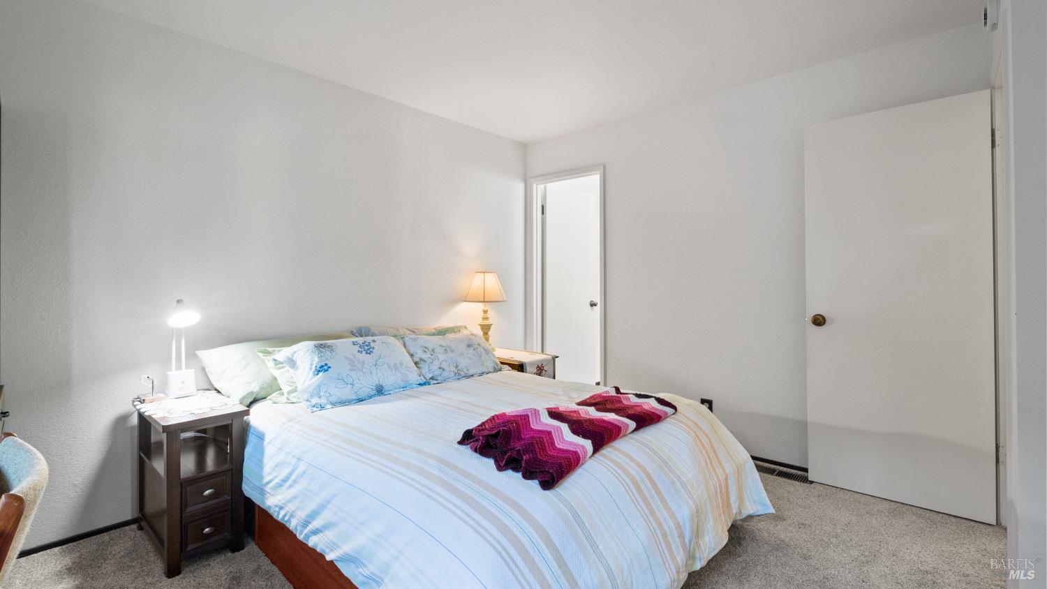 Detail Gallery Image 13 of 26 For 418 Occidental Cir, Santa Rosa,  CA 95401 - 3 Beds | 2/1 Baths