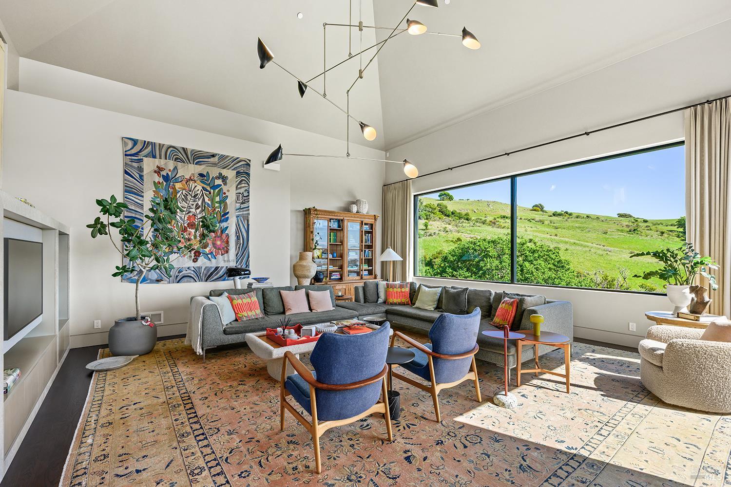 Detail Gallery Image 17 of 69 For 8 Mariposa Ct, Tiburon,  CA 94920 - 4 Beds | 5/2 Baths