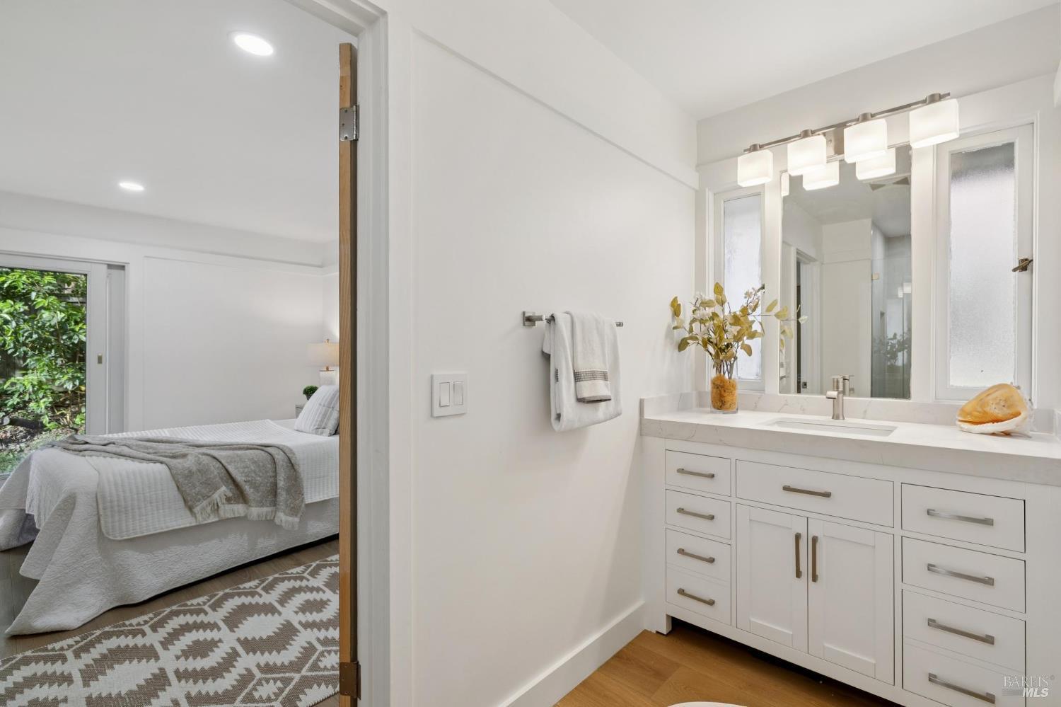 Detail Gallery Image 25 of 37 For 22 North Terrace Unkn, Tiburon,  CA 94920 - 3 Beds | 2 Baths