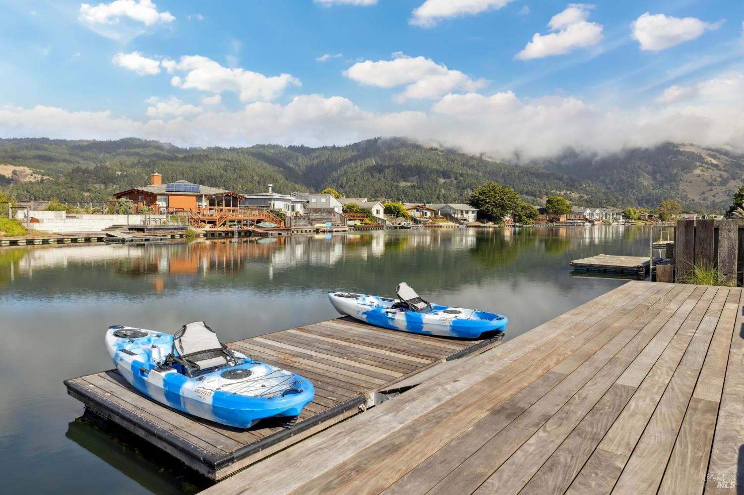 Detail Gallery Image 16 of 63 For 297 Seadrift Rd, Stinson Beach,  CA 94970 - 3 Beds | 2 Baths