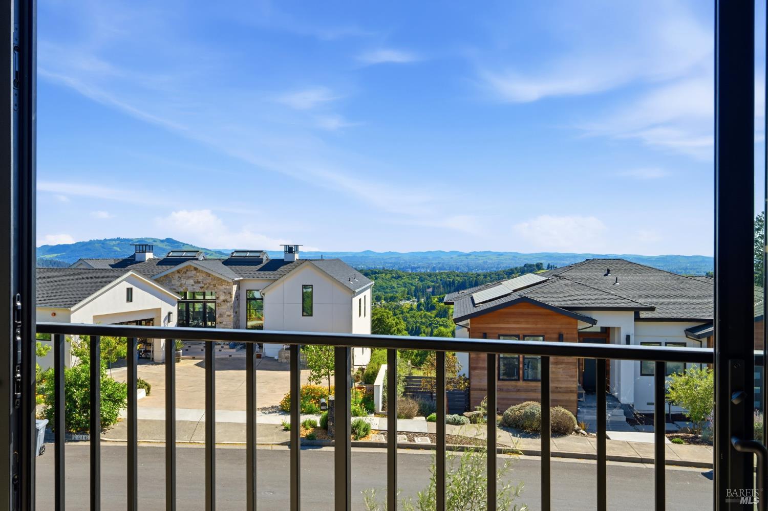 Detail Gallery Image 5 of 42 For 2011 Long Leaf Ct, Santa Rosa,  CA 95403 - 4 Beds | 3 Baths