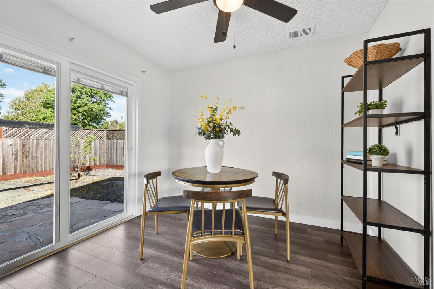 Detail Gallery Image 15 of 34 For 9865 Sunray Pl, Windsor,  CA 95492 - 3 Beds | 1/1 Baths