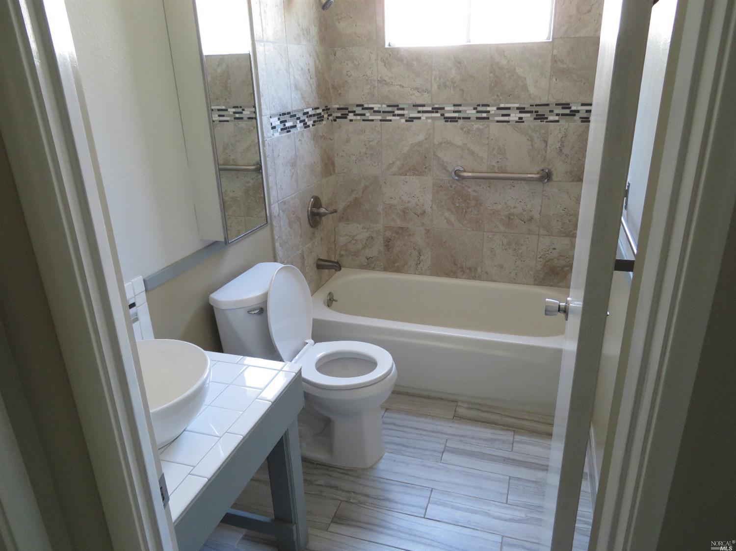 Detail Gallery Image 5 of 6 For 1255 Whitehall Way, Vacaville,  CA 95687 - 4 Beds | 2 Baths