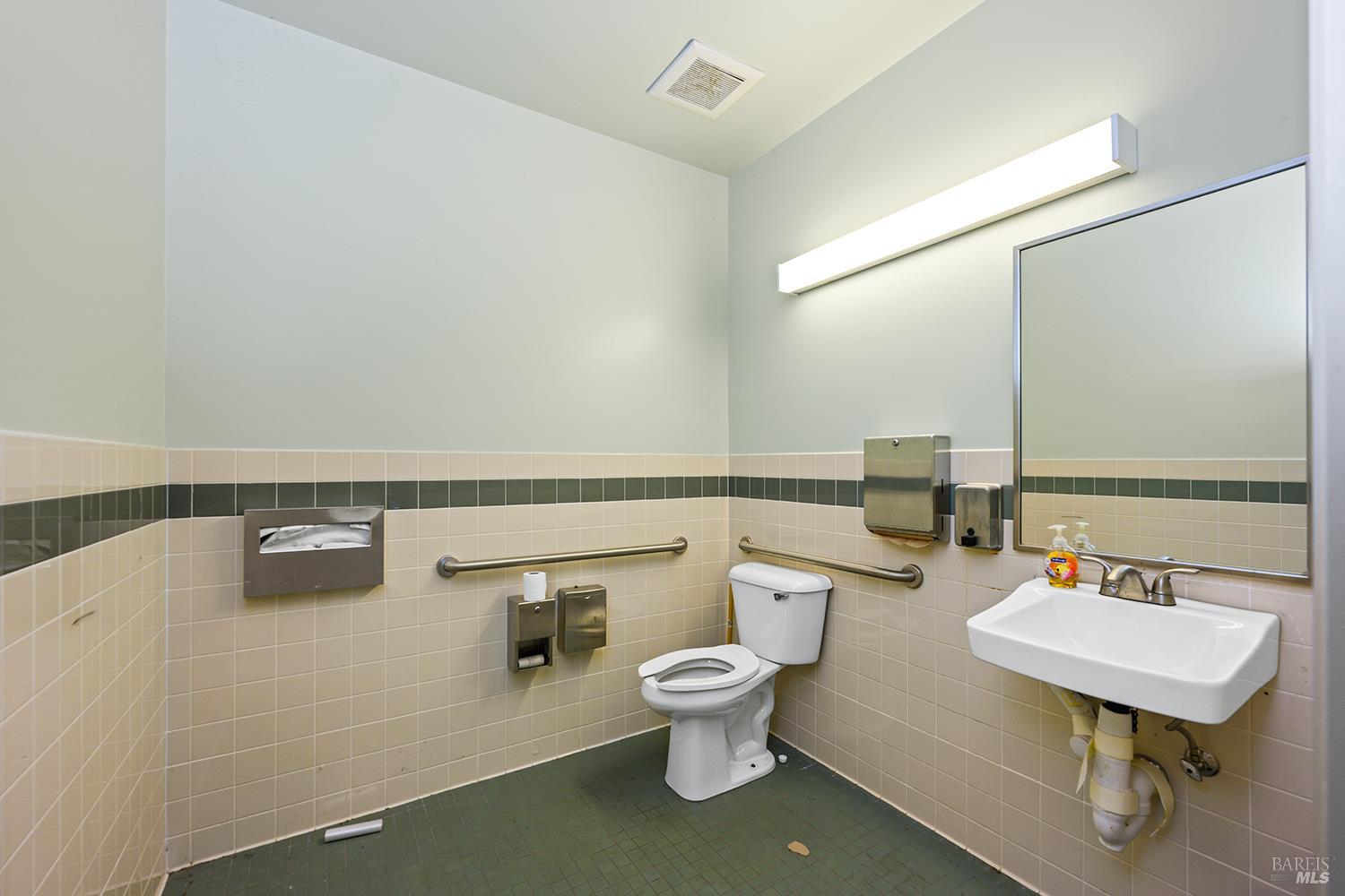 Detail Gallery Image 22 of 26 For 595 Santana Dr #E,  Cloverdale,  CA 95425 - – Beds | – Baths