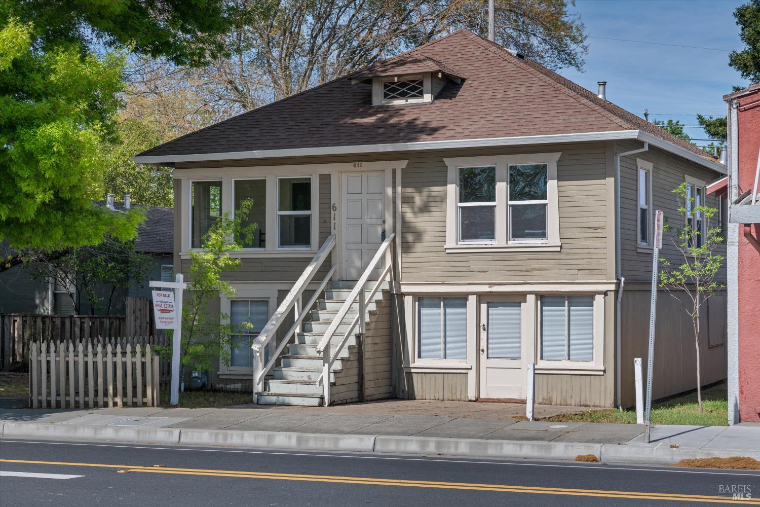 Detail Gallery Image 3 of 32 For 611 Petaluma Blvd, Petaluma,  CA 94952 - 2 Beds | 1 Baths