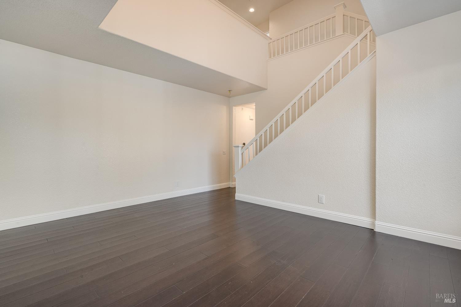 Detail Gallery Image 5 of 34 For 8843 Oakfield Ln, Windsor,  CA 95492 - 4 Beds | 2/1 Baths