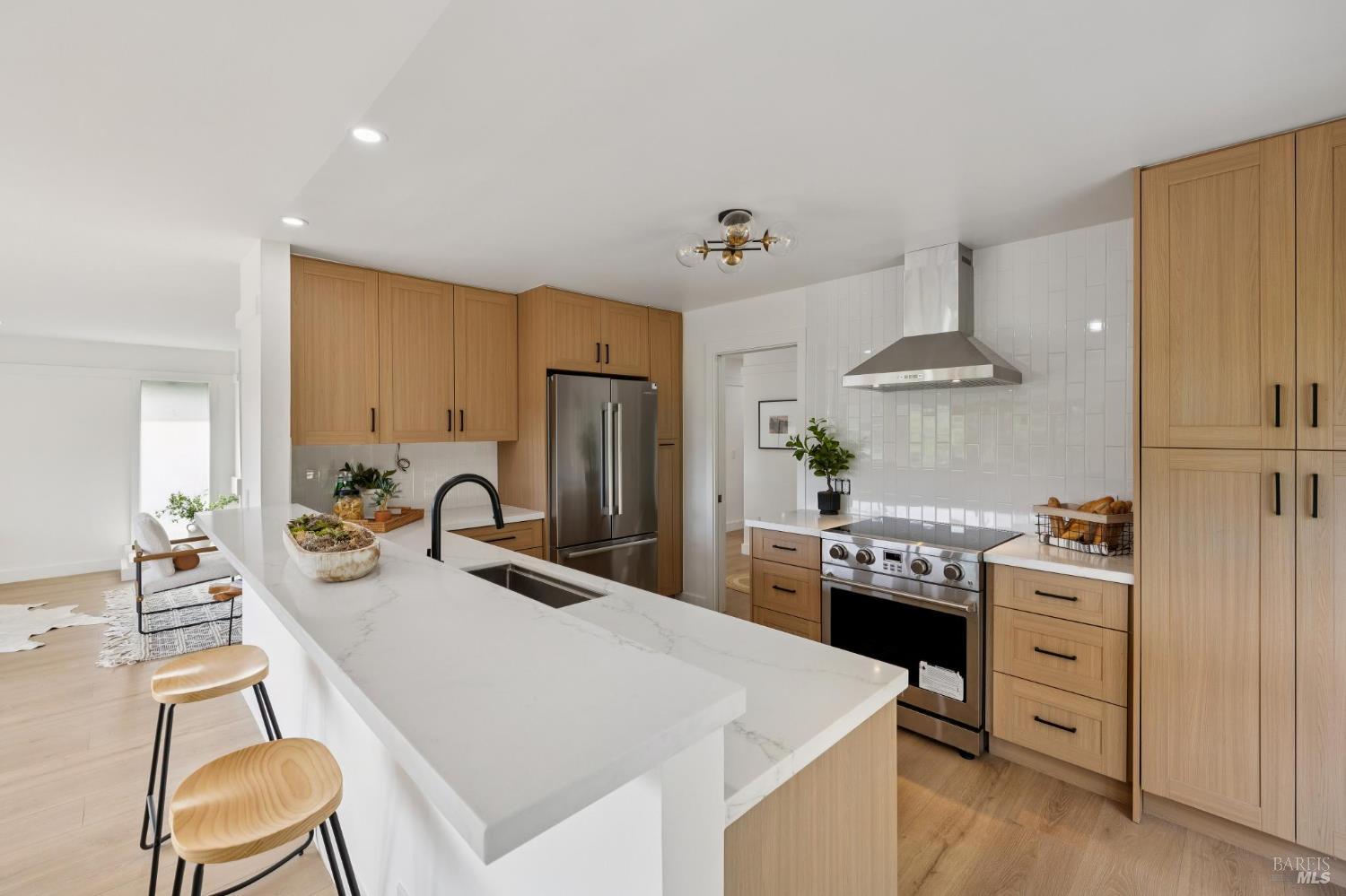 Detail Gallery Image 16 of 37 For 22 North Terrace Unkn, Tiburon,  CA 94920 - 3 Beds | 2 Baths