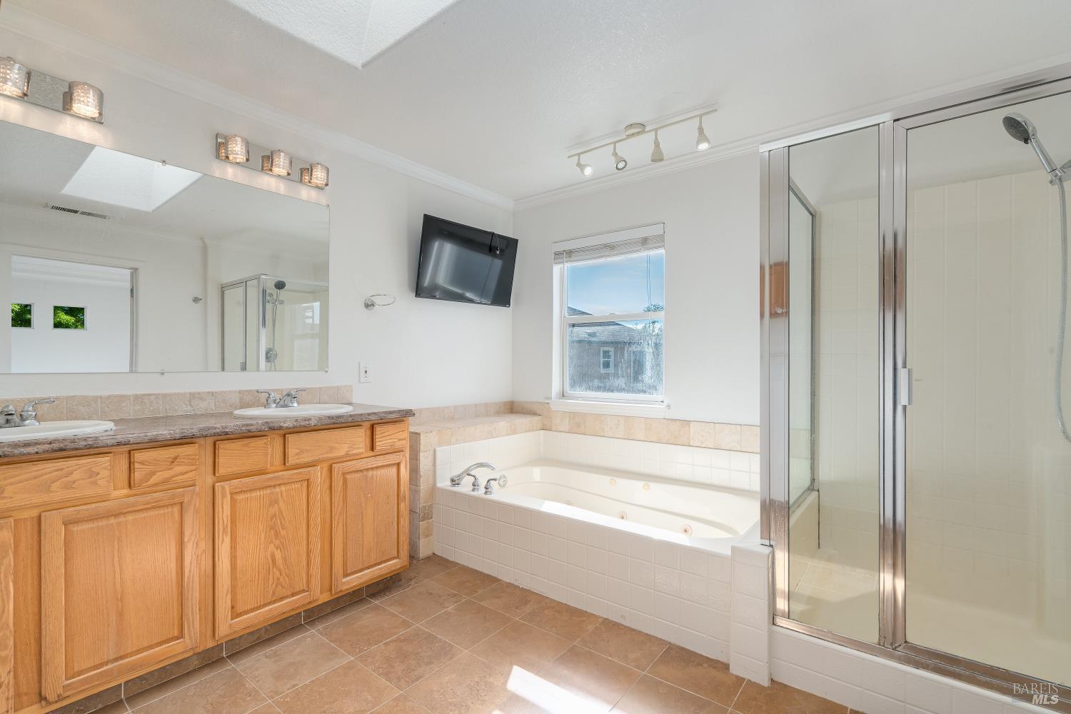 Detail Gallery Image 20 of 34 For 8843 Oakfield Ln, Windsor,  CA 95492 - 4 Beds | 2/1 Baths