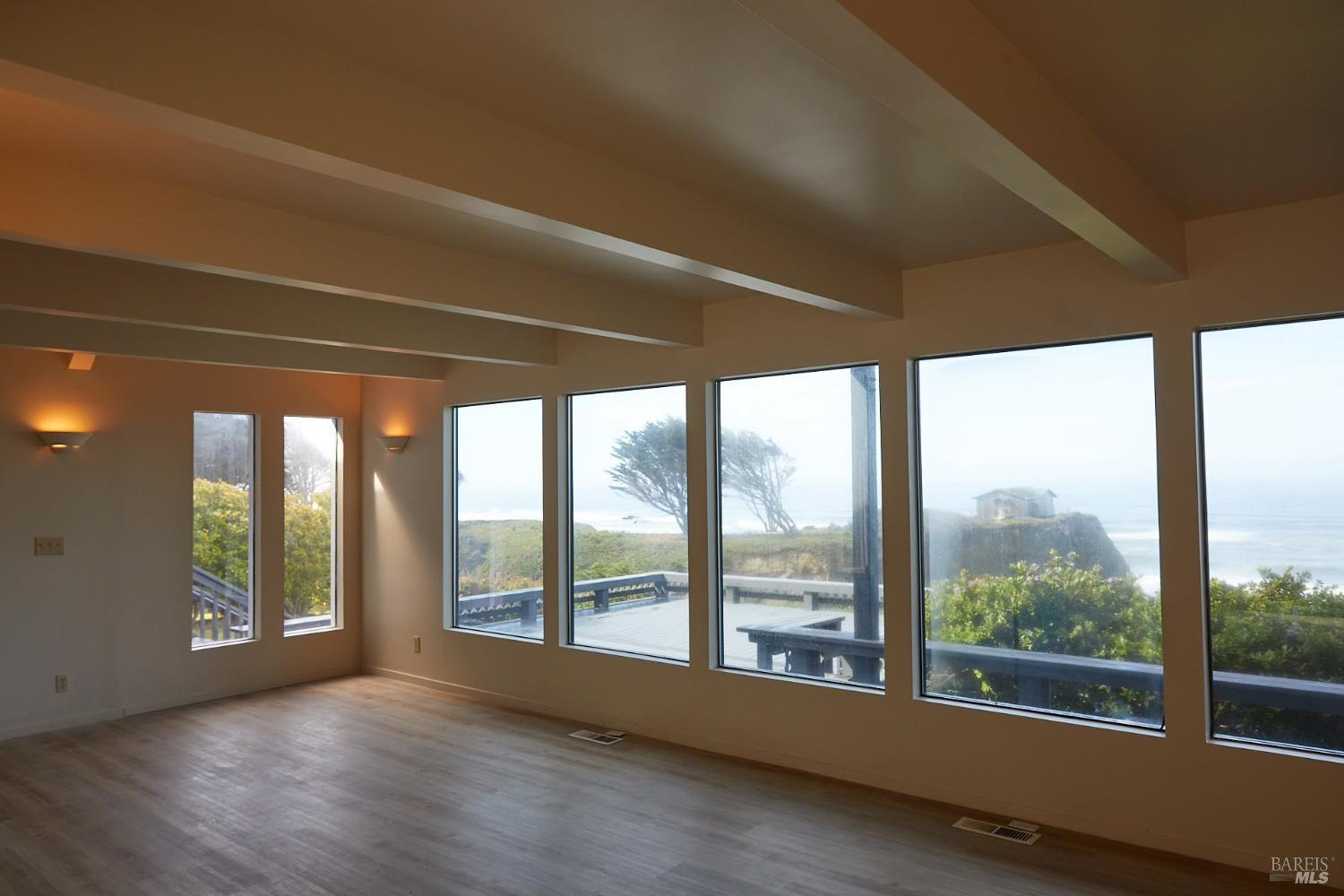 Detail Gallery Image 4 of 27 For 30200 N Hwy 1 Hwy, Fort Bragg,  CA 95437 - 2 Beds | 2 Baths